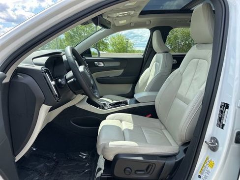 Certified 2023 Volvo XC40 B5 Plus w/ Protection Package Premier AWD/4WD image 16