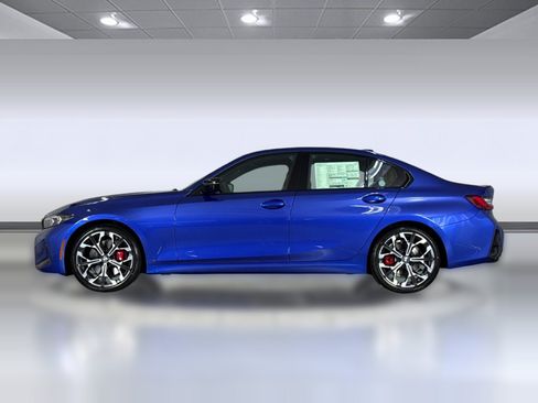 New 2026 BMW 330i Sedan w/ M Sport Package RWD image 2