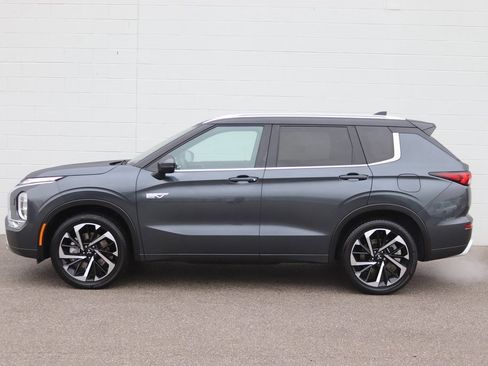 Used 2025 Mitsubishi Outlander SEL image 44