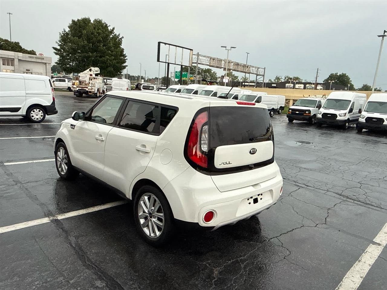 Used 2019 Kia Soul + FWD image 6