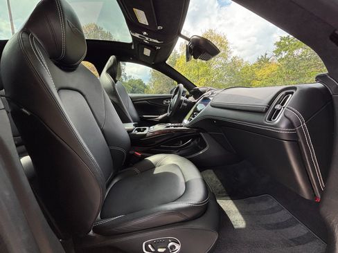 Used 2021 Aston Martin DBX AWD/4WD image 25