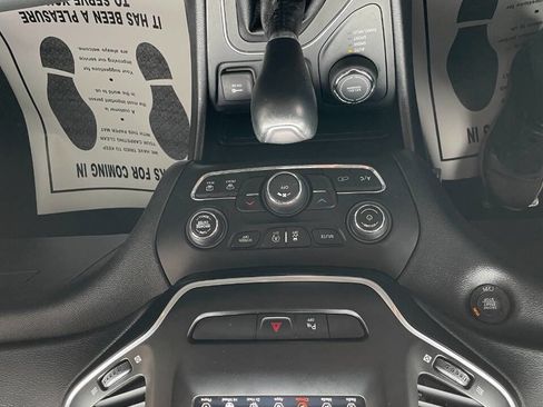 Used 2020 Jeep Cherokee Latitude Plus w/ Cold Weather Group AWD/4WD image 23
