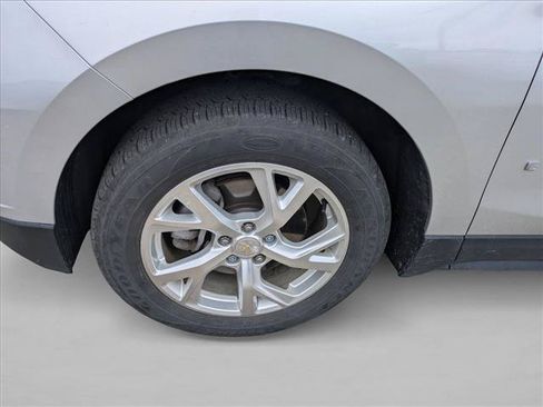 Used 2018 Chevrolet Equinox LT FWD image 10