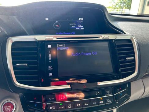 Used 2017 Honda Accord EX-L image 18