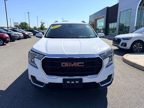 Used 2023 GMC Terrain SLE w/ Driver Convenience Package AWD/4WD image 4