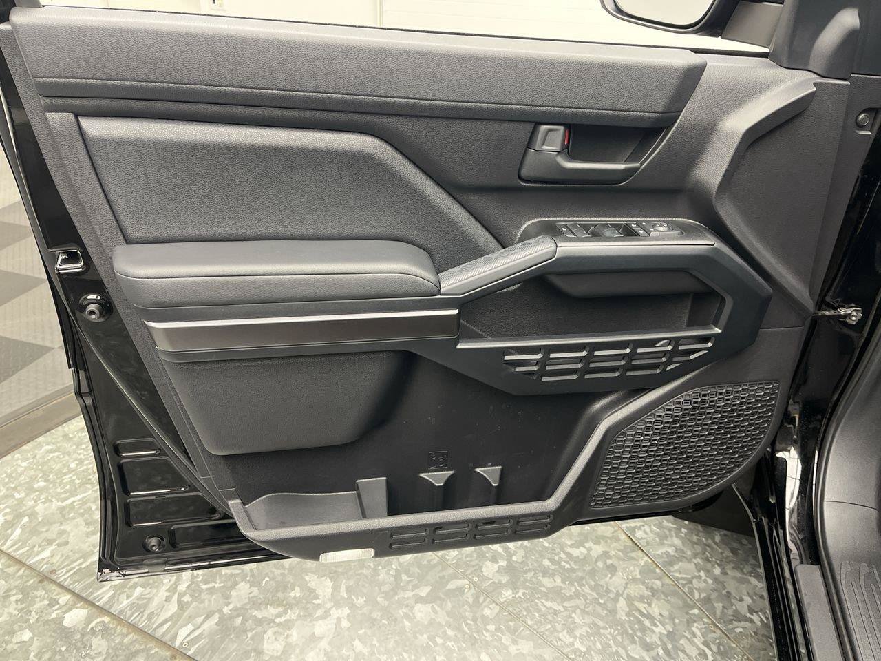 Used 2025 Toyota 4Runner SR5 AWD/4WD image 6