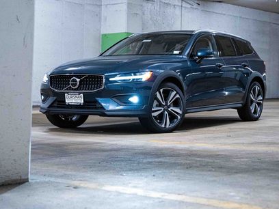 New 2026 Volvo V60 B5 Cross Country Plus w/ Protection Package Premier