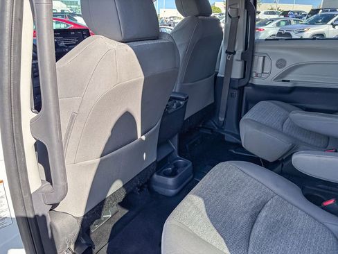 Used 2023 Toyota Sienna LE image 39