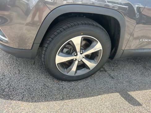 Used 2019 Jeep Cherokee Limited AWD/4WD image 10