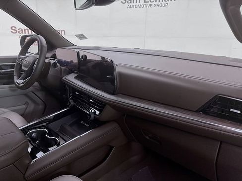 Used 2025 Chevrolet Suburban Z71 w/ Comfort Package image 33