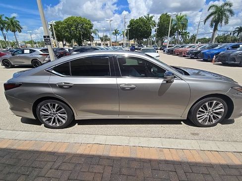 Used 2019 Lexus ES 350 w/ Premium Package FWD image 3