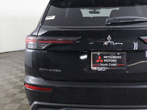New 2026 Mitsubishi Outlander ES FWD image 14