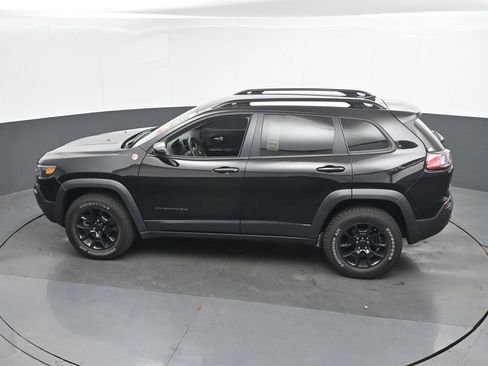 Used 2022 Jeep Cherokee Trailhawk w/ Premium Leather Package AWD/4WD image 38