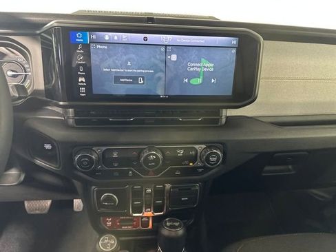 Used 2024 Jeep Wrangler Unlimited image 21