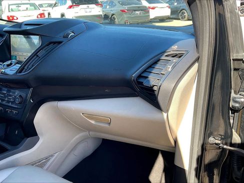 Used 2017 Ford Escape Titanium image 17