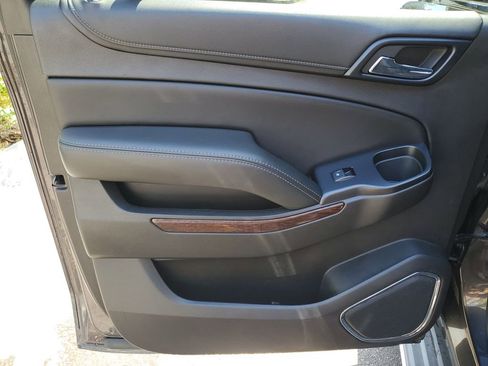 Used 2018 GMC Yukon XL SLE w/ SLE Value Package image 11