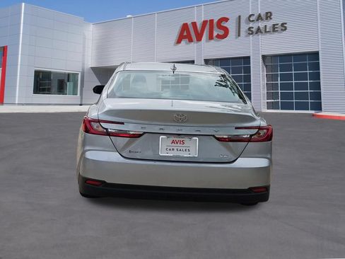 Used 2025 Toyota Camry LE FWD image 5