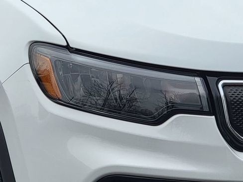 Certified 2022 Jeep Compass Limited image 16