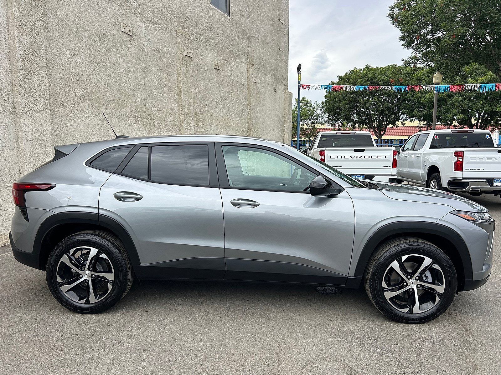 New 2026 Chevrolet Trax RS w/ Sunroof Package FWD image 2