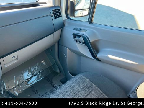 Used 2016 Mercedes-Benz Sprinter 2500 image 10