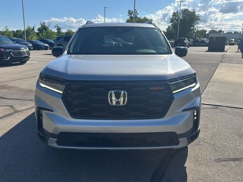Used 2025 Honda Pilot TrailSport image 8