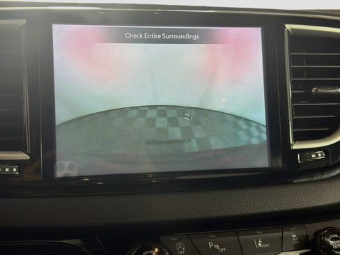 Used 2024 Chrysler Pacifica Touring-L FWD image 21