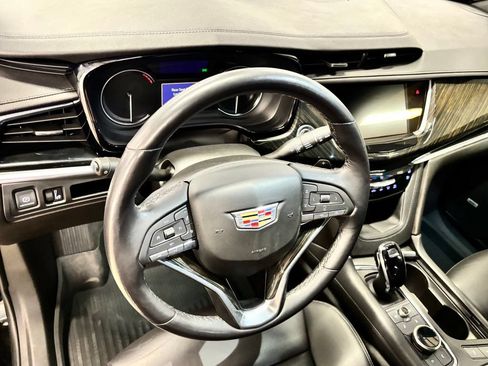 Used 2022 Cadillac XT6 Premium Luxury FWD image 16