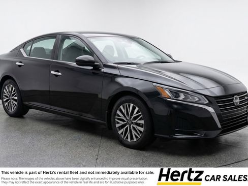 Used 2025 Nissan Altima 2.5 SV FWD image 1