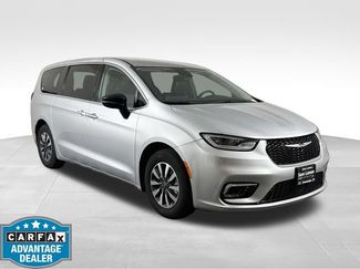 Used 2024 Chrysler Pacifica Limited FWD video 1