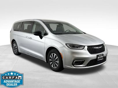 Used 2024 Chrysler Pacifica Limited