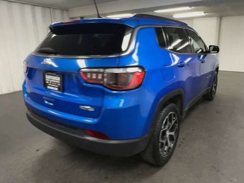 Used 2024 Jeep Compass Latitude AWD/4WD image 8