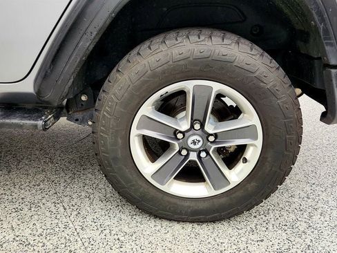 Used 2019 Jeep Wrangler Unlimited Sport S AWD/4WD image 9