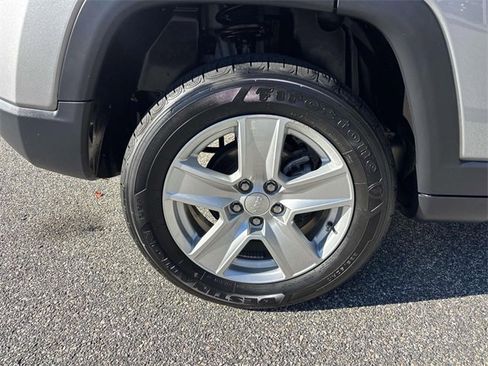 Used 2022 Jeep Compass Latitude image 32