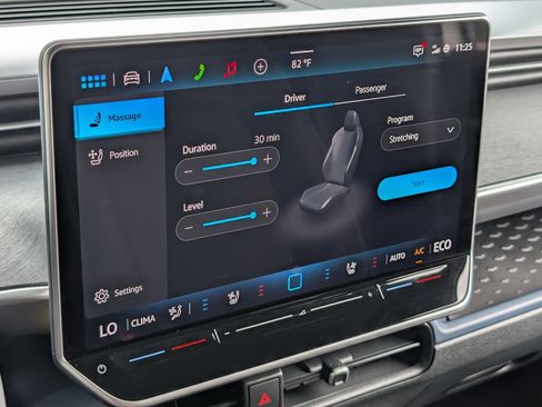 Used 2025 Volkswagen ID. Buzz Pro S RWD image 37