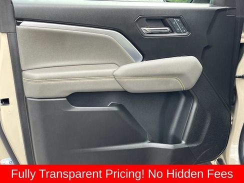 Used 2024 Chevrolet Colorado ZR2 w/ ZR2 Convenience Package III AWD/4WD image 24