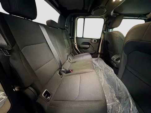 Used 2022 Jeep Gladiator Willys image 18