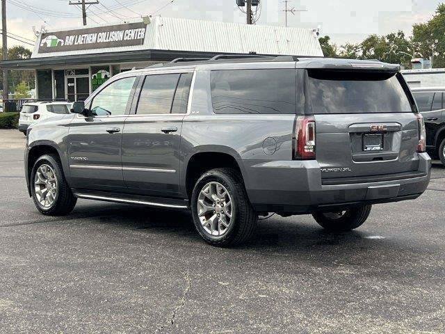 Used 2020 GMC Yukon XL SLE w/ SLE Value Package AWD/4WD image 3