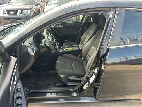 Used 2017 MAZDA MAZDA3 Sport w/ Preferred Equipment Package FWD image 6