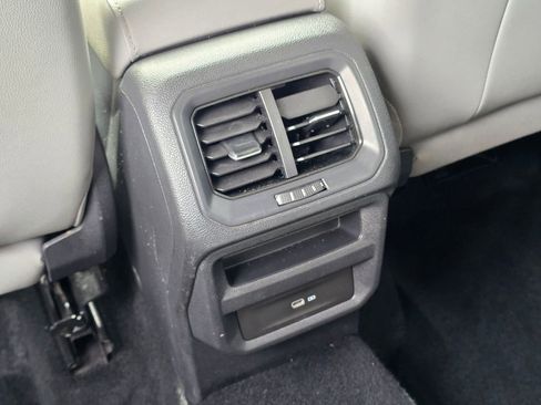 Used 2022 Volkswagen Taos SE image 18