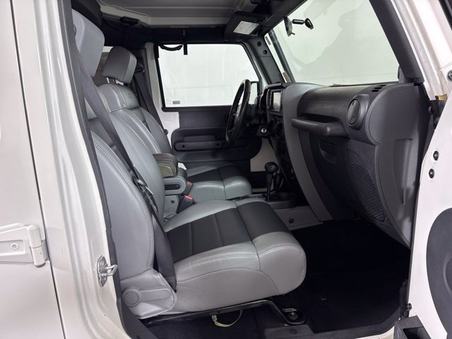 Used 2010 Jeep Wrangler Unlimited Rubicon w/ Dual Top Group AWD/4WD image 4
