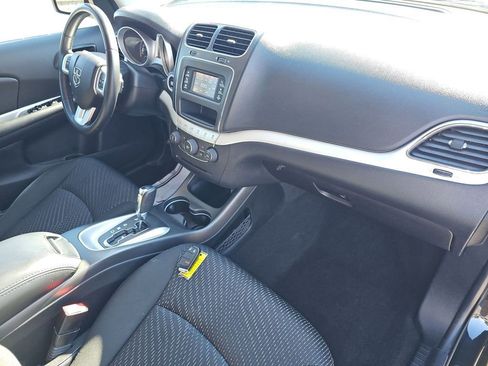Used 2019 Dodge Journey SE w/ Premium Group image 16