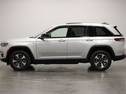 Used 2023 Jeep Grand Cherokee 4WD 4xe image 5