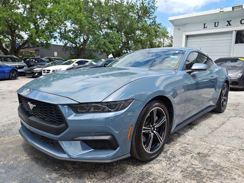 Used 2025 Ford Mustang Coupe RWD image 2