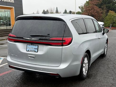 New 2026 Chrysler Pacifica Select FWD image 8