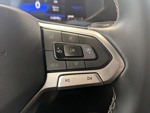 Used 2022 Volkswagen Taos SE w/ Panoramic Sunroof Package image 16