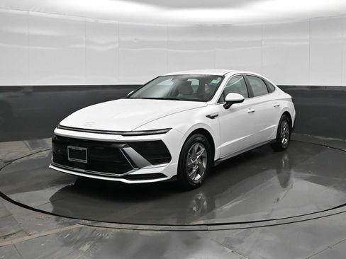 Certified 2025 Hyundai Sonata SE image 4