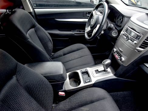 Used 2010 Subaru Outback 2.5i Premium AWD/4WD image 8