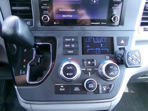 Used 2020 Toyota Sienna LE image 26