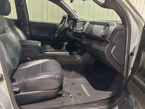 Used 2021 Toyota Tacoma TRD Off-Road w/ TRD Premium Off Road Package image 26