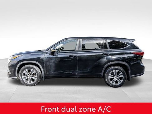 Used 2023 Toyota Highlander XLE AWD/4WD image 12